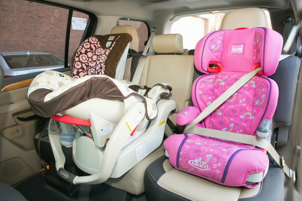 When Is the Right Time to Turn an Infant Car Seat Facing Forward?
